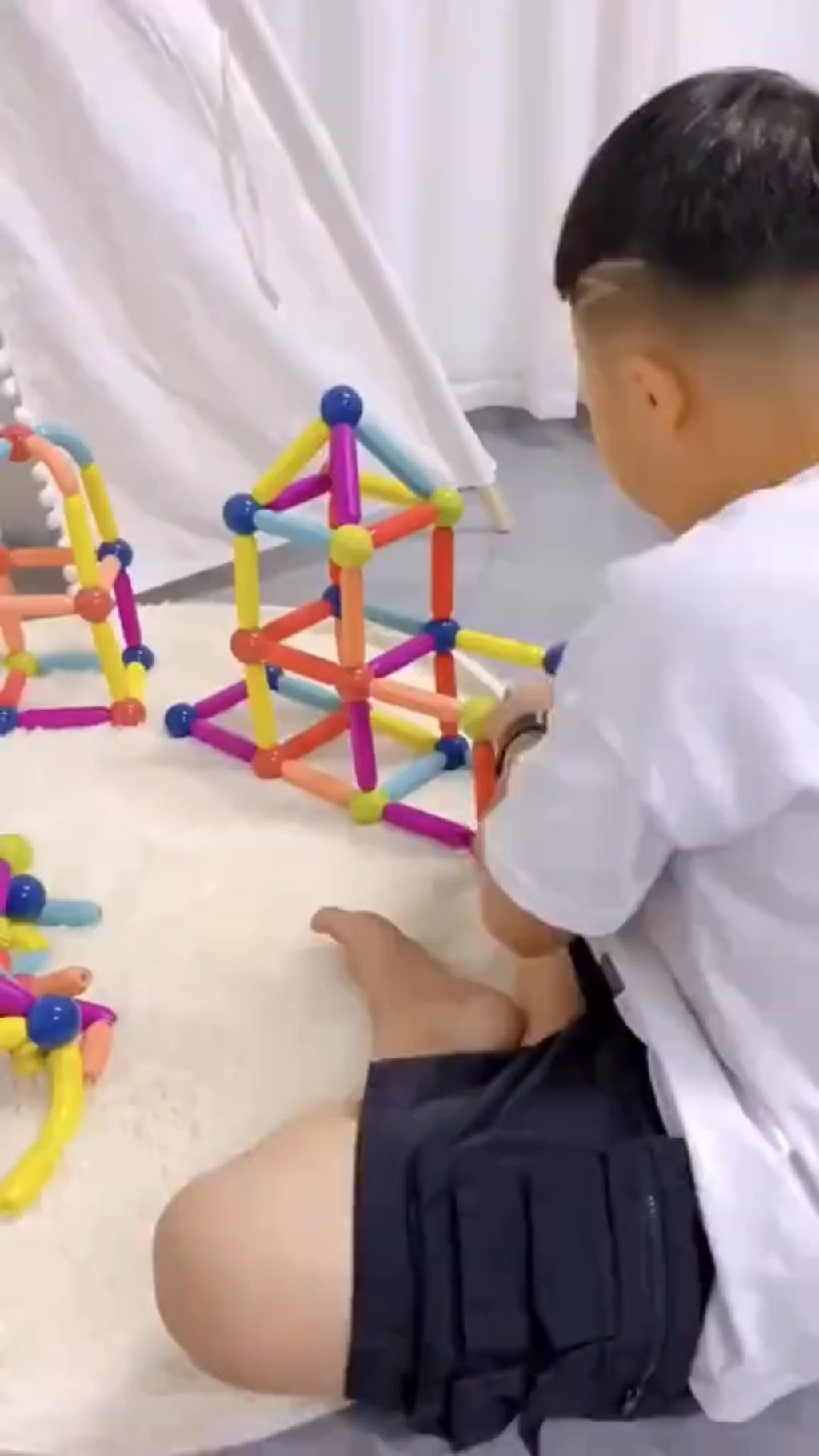 64 PCS Magnetic Building Sticks & Balls Construction Set